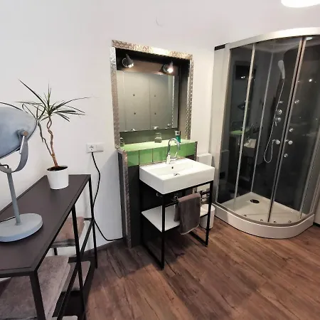 Industrial Am Neuen Dom Apartment *